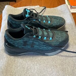 Men’s size 9 Under Armour sneakers